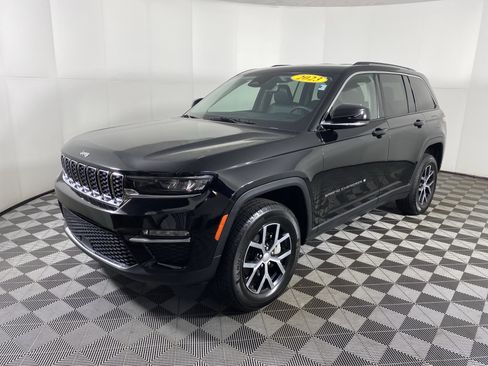 Used 2023 Jeep Grand Cherokee Limited image 11