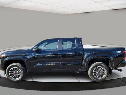 Used 2024 Toyota Tacoma TRD Sport image 2