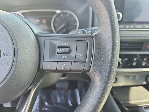 Used 2024 Nissan Rogue S AWD/4WD image 22