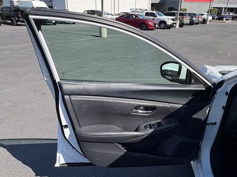 Used 2024 Nissan Sentra SV FWD image 16
