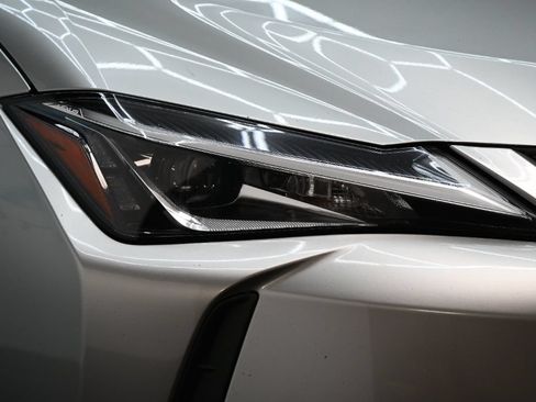 Used 2021 Lexus UX 200 w/ Accessory Package (Z2) FWD image 9