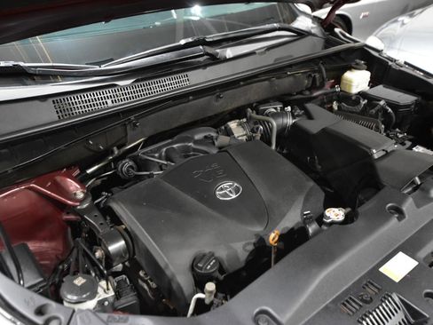 Used 2019 Toyota Highlander XLE AWD/4WD image 53