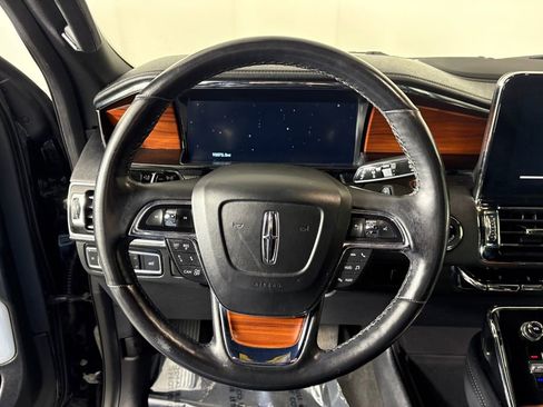 Used 2020 Lincoln Navigator Reserve image 16