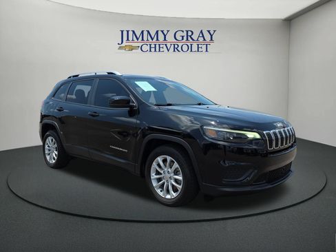 Used 2021 Jeep Cherokee Latitude FWD image 7