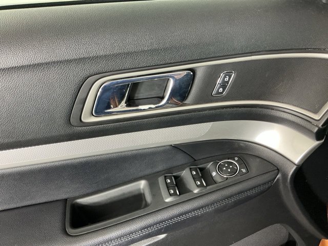 Used 2017 Ford Explorer XLT AWD/4WD image 14