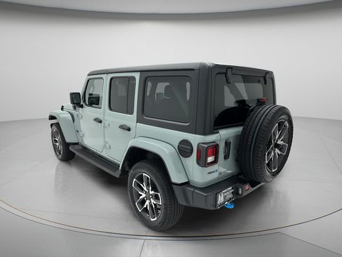 Used 2024 Jeep Wrangler Unlimited w/ Convenience Group AWD/4WD image 7