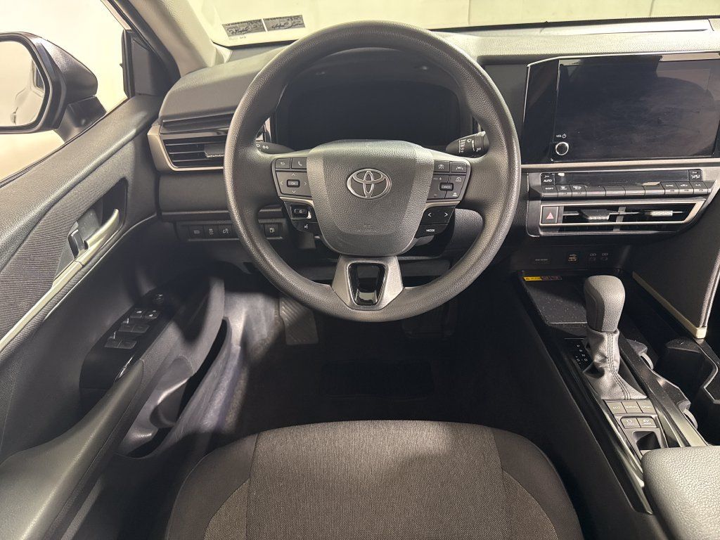 Used 2025 Toyota Camry LE FWD image 17