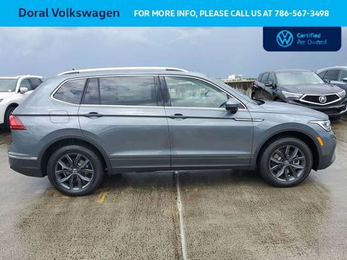 Used 2023 Volkswagen Tiguan SE w/ Panoramic Sunroof Package FWD image 12