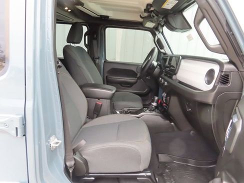 Used 2025 Jeep Wrangler Willys image 23