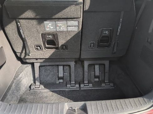 Used 2024 Kia Carnival LX FWD image 15