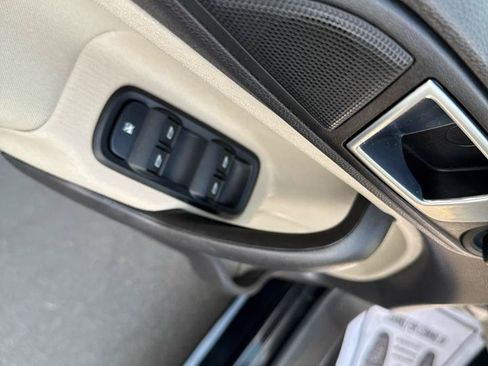 Used 2016 Ford Fiesta SE w/ Cold Weather Package FWD image 9