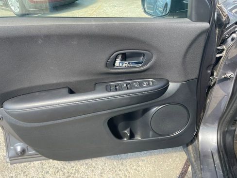 Used 2018 Honda HR-V LX image 11