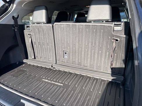 Used 2023 Toyota Highlander XLE image 23