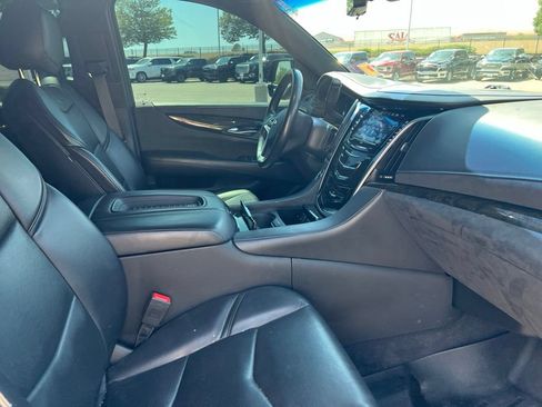 Used 2020 Cadillac Escalade Platinum AWD/4WD image 29
