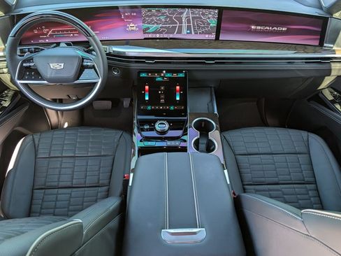 Certified 2026 Cadillac Escalade ESV Platinum Sport w/ LPO, ONYX Package AWD/4WD image 19