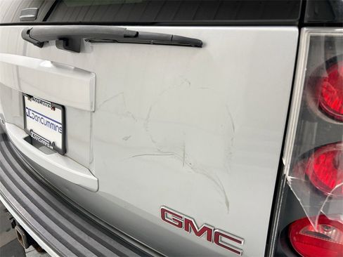 Used 2013 GMC Yukon XL Denali image 38