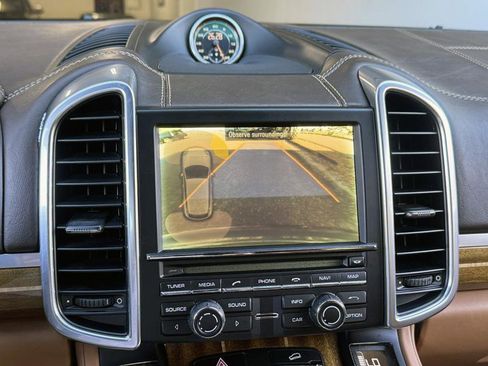 Used 2014 Porsche Cayenne Turbo w/ Comfort Plus Package (PU4) image 24