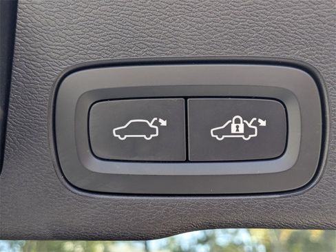 Certified 2023 Volvo XC60 B5 Plus w/ Climate Package image 14