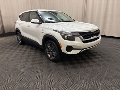 Used 2023 Kia Seltos LX image 3