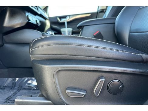 Used 2021 Ford Escape Titanium image 13