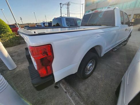 Used 2022 Ford F250 XL w/ Power Equipment Group RWD image 4