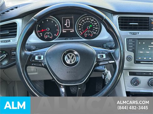 Used 2017 Volkswagen Golf SE image 29