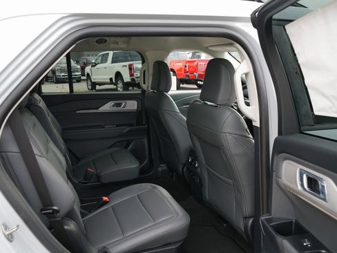 New 2026 Ford Explorer Active w/ Active Comfort Package RWD image 21