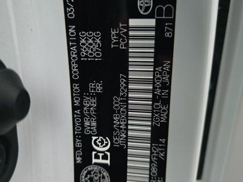 Used 2022 Toyota C-HR XLE image 29