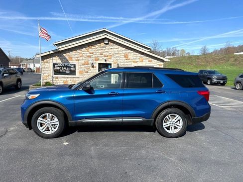 Used 2022 Ford Explorer XLT w/ Equipment Group 202A image 2