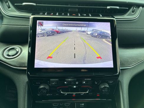 Used 2023 Jeep Grand Cherokee Overland w/ Luxury Tech Group IV AWD/4WD image 31