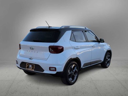 New 2025 Hyundai Venue Limited image 8