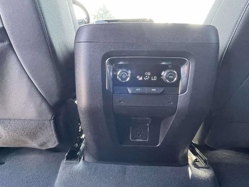 Used 2025 Chevrolet Tahoe LS AWD/4WD image 11