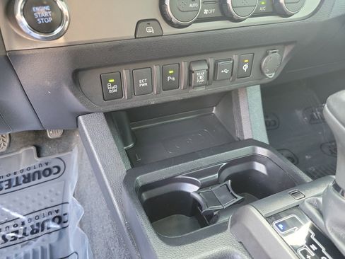 Used 2022 Toyota Tacoma TRD Sport w/ Technology Package RWD image 18