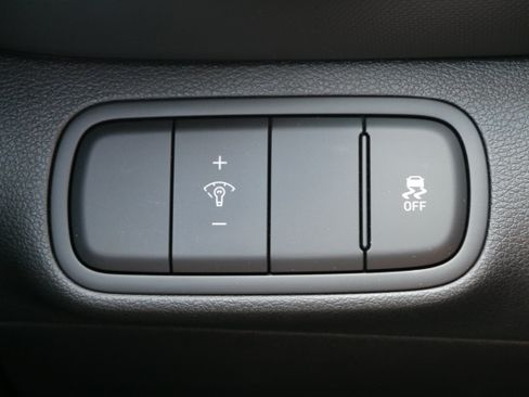 Used 2025 Hyundai Venue SEL FWD image 30