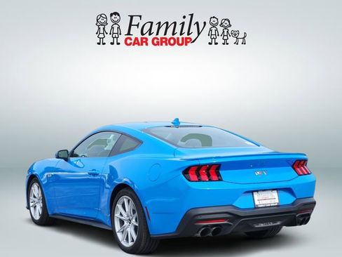 Used 2025 Ford Mustang GT Premium RWD image 3