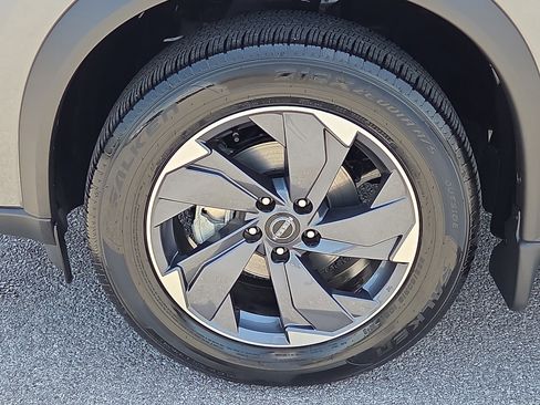 Used 2025 Nissan Rogue SV FWD image 7