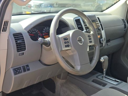 Used 2014 Nissan Frontier SV w/ SV Value Truck Package RWD image 10