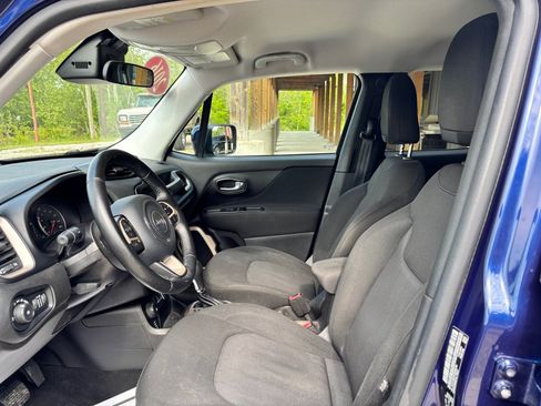 Used 2016 Jeep Renegade Latitude AWD/4WD image 9