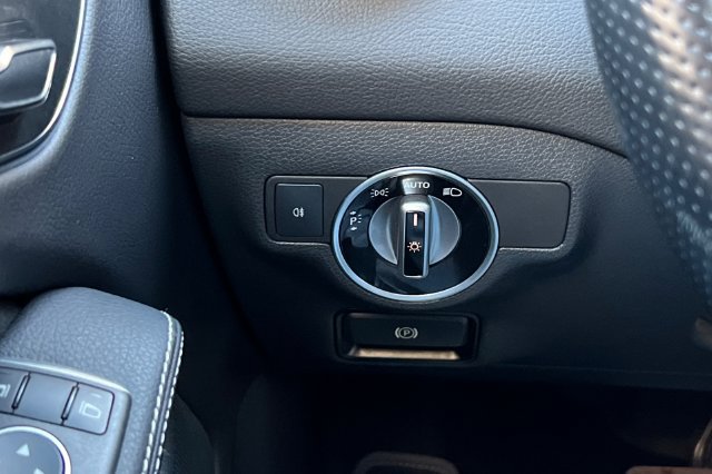 Used 2018 Mercedes-Benz CLA 250 image 32