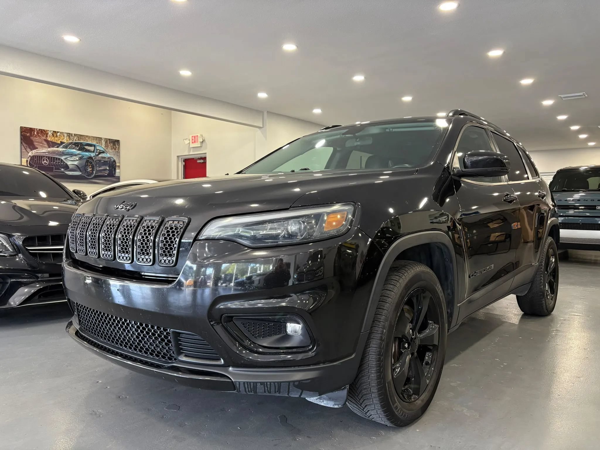 Used 2020 Jeep Cherokee Latitude Plus AWD/4WD image 3