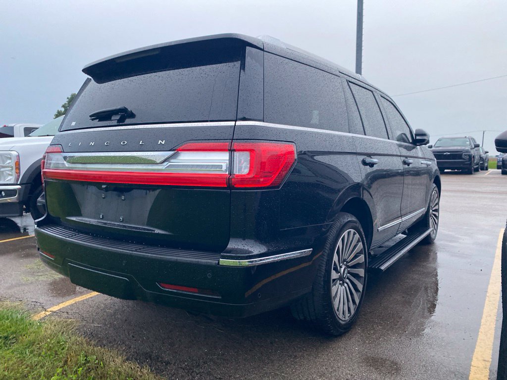 Used 2018 Lincoln Navigator Reserve w/ Technology Package AWD/4WD image 9