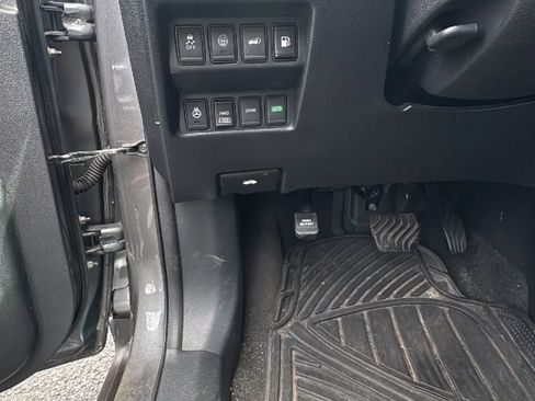 Used 2018 Nissan Rogue SL AWD/4WD image 11