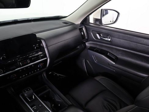 Used 2023 Nissan Pathfinder SL image 36