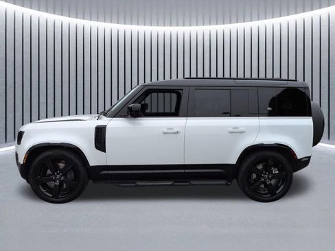 Used 2024 Land Rover Defender 110 X-Dynamic SE image 8