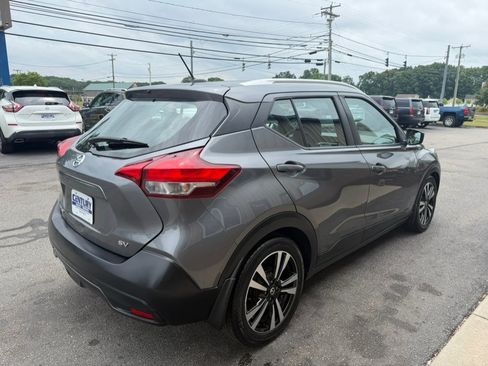 Used 2019 Nissan Kicks SV FWD image 8