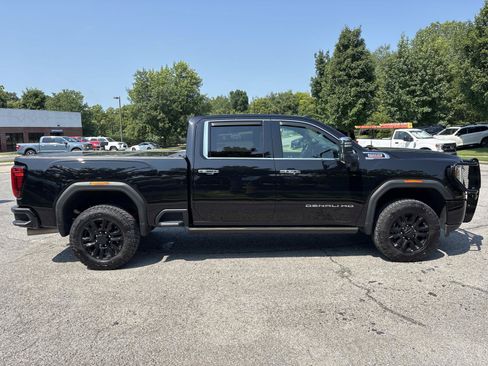 Used 2022 GMC Sierra 3500 Denali w/ Denali Black Diamond Edition AWD/4WD image 9
