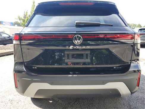 New 2025 Volkswagen Tiguan SE image 6