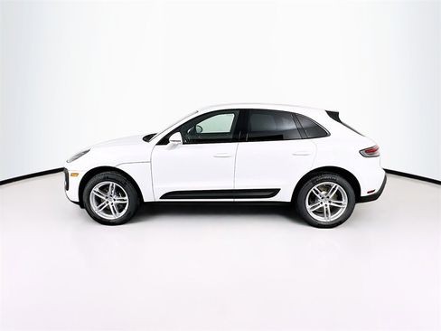 New 2026 Porsche Macan image 2