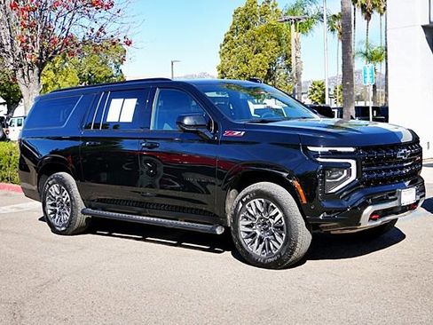 Used 2025 Chevrolet Suburban Z71 image 6