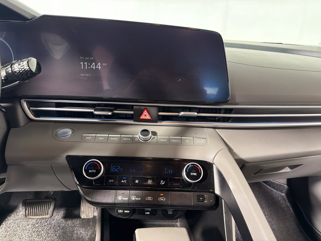 Used 2024 Hyundai Elantra SEL FWD image 15